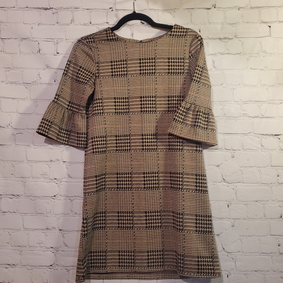 Plaid tan 3/4 sleeve shift dress. Mid thigh - Picture 5 of 11